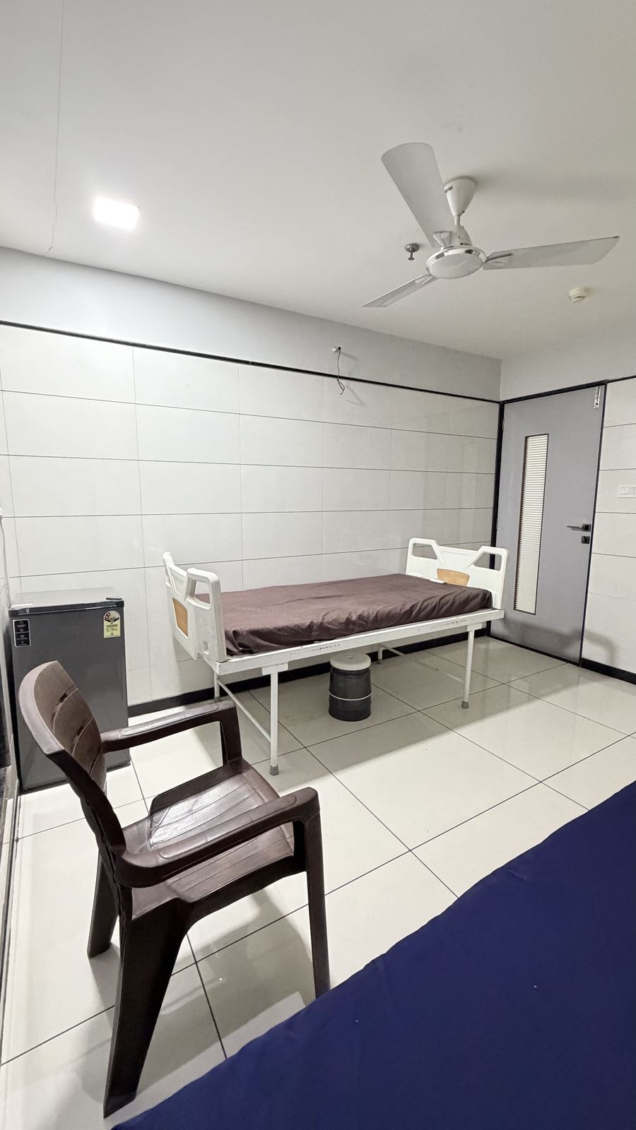 Kriyansh Women's Hospital — Delivery room with monitoring equipment