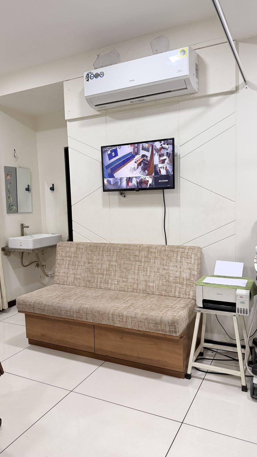 Kriyansh Women's Hospital — Waiting lounge for families