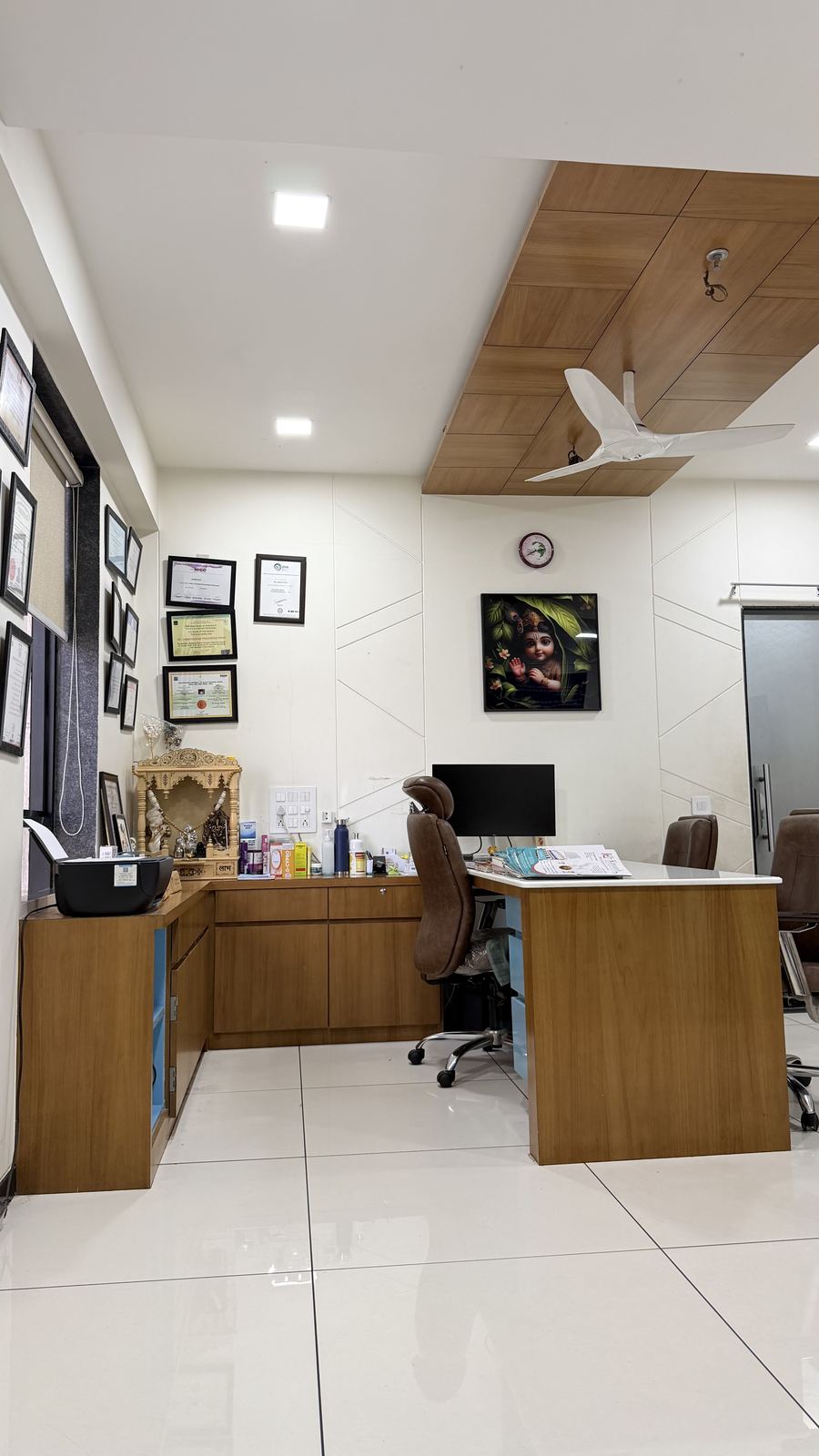 Inside Kriyansh Women's Hospital — Pharmacy and medicine dispensing counter