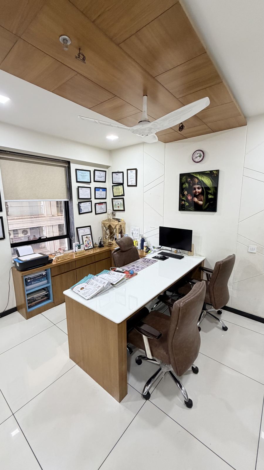 Kriyansh Women's Hospital — Hospital cafeteria and visitor area