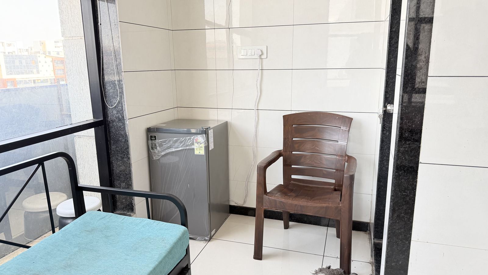 Kriyansh Women's Hospital — Female staff assisting a patient